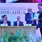 GOBERNADOR EN III INFORME UACH 23