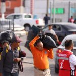 Trasladan a migrantes apostados junto a los puentes 11