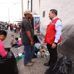 Trasladan a migrantes apostados junto a los puentes 12