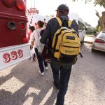 Trasladan a migrantes apostados junto a los puentes 5