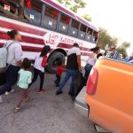 Trasladan a migrantes apostados junto a los puentes 7