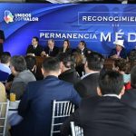 Anuncia Gobernador más inversión para hospitales y equipamiento 1 Entrega Gobernador reconocimientos por el Día del Médico 1