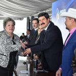 Anuncia Gobernador más inversión para hospitales y equipamiento 17 Entrega Gobernador reconocimientos por el Día del Médico 11