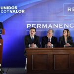 Anuncia Gobernador más inversión para hospitales y equipamiento 20 Entrega Gobernador reconocimientos por el Día del Médico 14