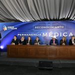 Anuncia Gobernador más inversión para hospitales y equipamiento 2 Entrega Gobernador reconocimientos por el Día del Médico 3