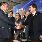 Anuncia Gobernador más inversión para hospitales y equipamiento 8 Entrega Gobernador reconocimientos por el Día del Médico 5