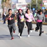 Vencen obstáculos en carrera pedestre 24