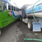 Apoyan Bomberos en accidente vehicular 1 Accidente camiones apoyo bomberos 4