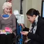 Convive Cinthia Chavira con niñas y niños en el Hospital Infantil de Especialidades de la ciudad de Chihuahua 3 VISITA CINTHIA CHAVIRA HIES CUU DÍA CÁNCER INFANTIL 1