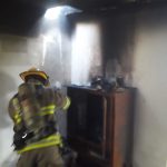 Atiende personal de Protección Civil a lesionado en choque 2 bomberos 4