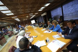 Alcalde encabeza reunión 8