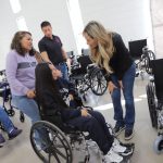 Entrega Presidenta del DIF Municipal aparatos funcionales a personas con discapacidad 6 Feria Discapacidad DIF 6