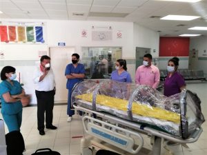 Entrega Alcalde cápsulas para traslado al IMSS y al Hospital Integral 7