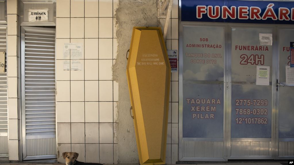 Brasil se enfila como posible próximo epicentro de pandemia 1 Funeraria en Brasil