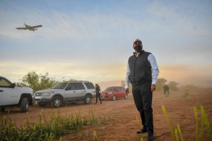 Sanitiza alcalde Alfredo Lozoya a Parral con aviones 4 Sanitizan Parral Lozoya 1