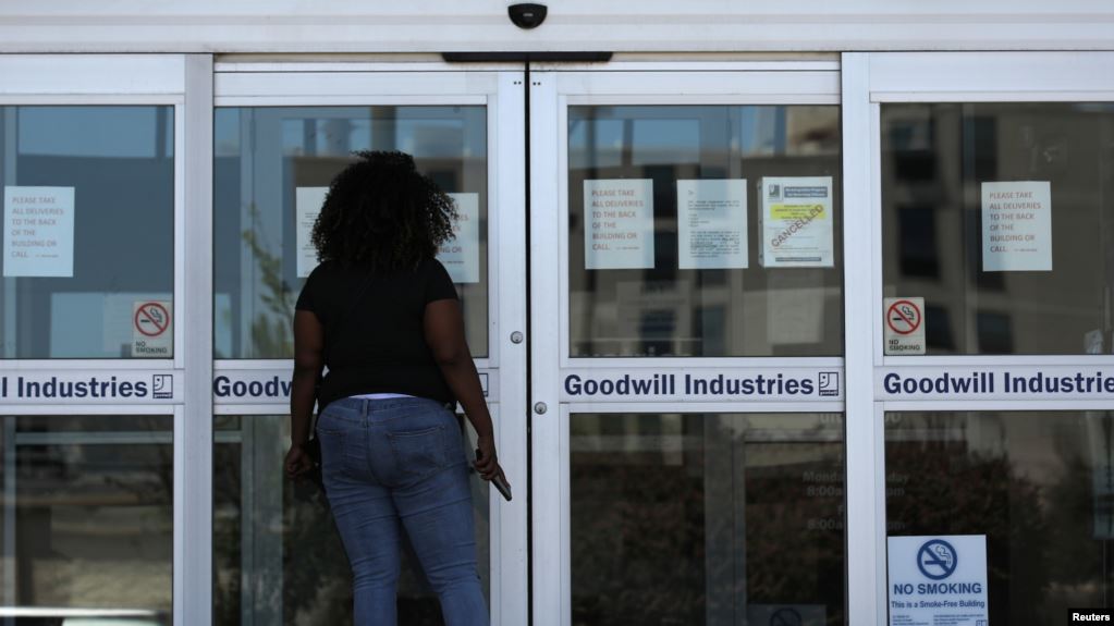 EE.UU.: Economistas de la Reserva Federal calculan tasa de desempleo de hasta 34% 1 Mujer en oficina de desempleo Nueva Orleans