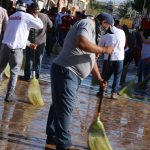 Participan empleados municipales en limpieza y reparación de daños tras manifestación en el Centro Histórico 10 limpian 14