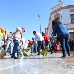 Participan empleados municipales en limpieza y reparación de daños tras manifestación en el Centro Histórico 11 limpian 15