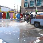 Participan empleados municipales en limpieza y reparación de daños tras manifestación en el Centro Histórico 3 limpian 7