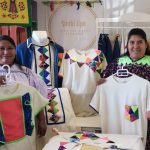 Vuelan cubrebocas de artesanas ralámuli con Volaris 4 sinibi jipe 14