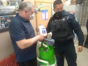 Apoyan Desarrollo Social y Secretaría de Seguridad Pública Municipal a beneficiarios asociación civil Pensamientos del Abuelo 6