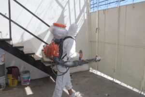 Avanza programa de Sanitización Urbana en templos 8