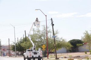 Continúan Servicios Públicos actividades del programa “Juárez Iluminado” en tres colonias del suroriente 6