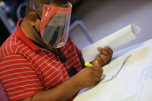 Habitantes del suroriente acuden a entregar documentación y folio para becas 3