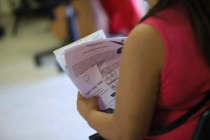 Habitantes del suroriente acuden a entregar documentación y folio para becas 4