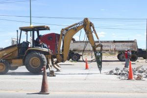 Intervienen con reparación de concreto en el bulevar Manuel Gómez Morín 1 Interviene Municipio con reparación de concreto en el bulevar Manuel Gómez Morín 1