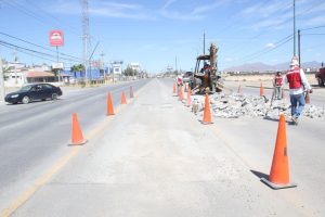 Intervienen con reparación de concreto en el bulevar Manuel Gómez Morín 5 Interviene Municipio con reparación de concreto en el bulevar Manuel Gómez Morín 2