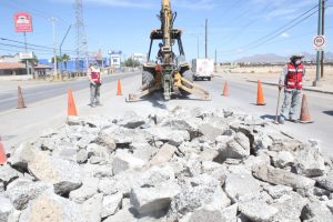 Intervienen con reparación de concreto en el bulevar Manuel Gómez Morín 4 Interviene Municipio con reparación de concreto en el bulevar Manuel Gómez Morín 5