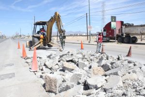 Intervienen con reparación de concreto en el bulevar Manuel Gómez Morín 2 Interviene Municipio con reparación de concreto en el bulevar Manuel Gómez Morín 6