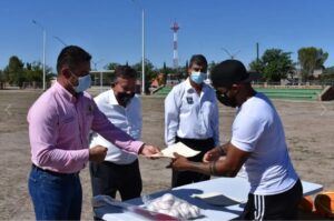 Hace entrega alcalde de nuevo casas grandes de cancha a ligas de fútbol en la unidad deportiva 2 Nota Deportes 3