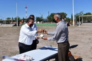 Hace entrega alcalde de nuevo casas grandes de cancha a ligas de fútbol en la unidad deportiva 5 Nota Deportes 4