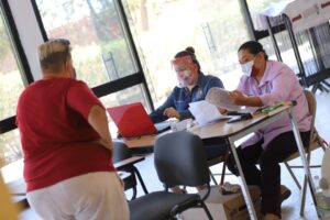 Avanza recepción de documentos y folios para Becas Escolares 5