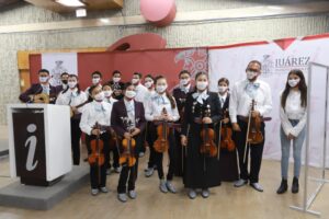 Entregó el Alcalde 15 trajes de charro a los integrantes del Mariachi Oro Juarense 4