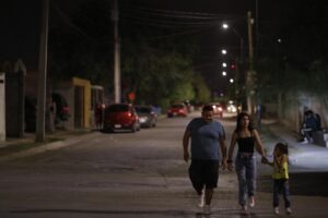 Supervisa Alcalde trabajos del Programa Juárez Iluminado en el suroriente 6