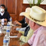 REUNION GOBERNADOR AGRICULTORES ESTACION CONSUELO 8