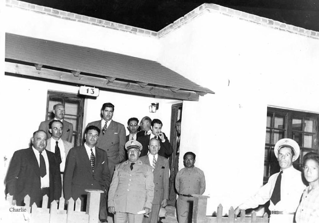 Inauguración de la colonia Del Policía. El presidente municipal Carlos Villarreal con el gobernador Fernando Foglio Miramontes, junto a funcionarios del municipio