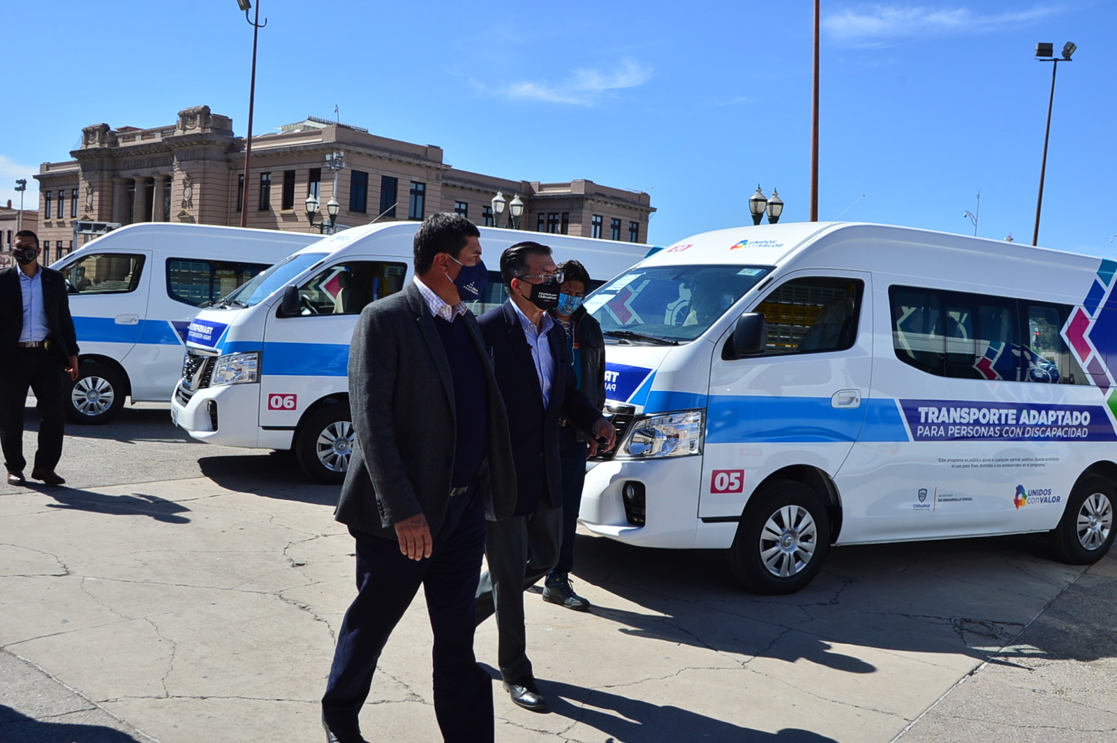 ENTREGA VEHICULOS PARA TRANSPORTE ADAPTADO 10