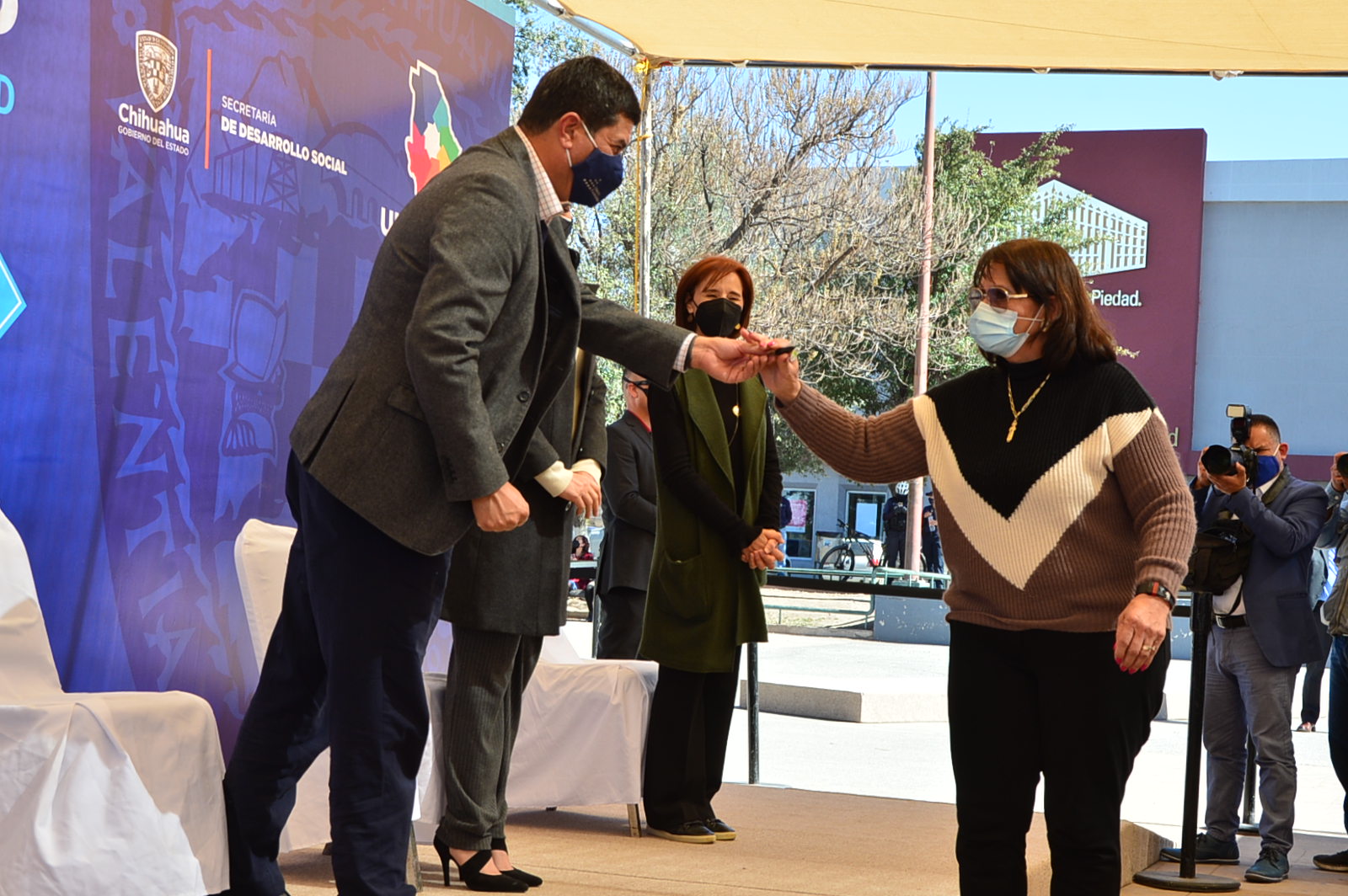 ENTREGA VEHICULOS PARA TRANSPORTE ADAPTADO 14