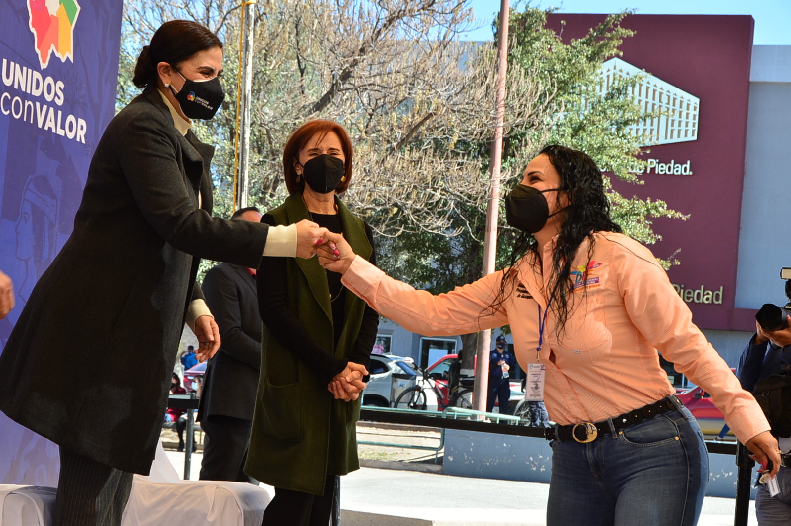 ENTREGA VEHICULOS PARA TRANSPORTE ADAPTADO 16