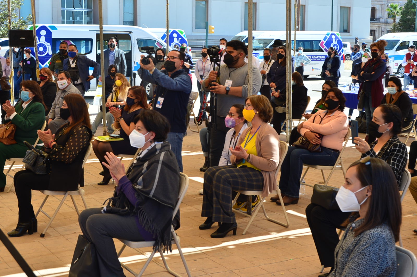 ENTREGA VEHICULOS PARA TRANSPORTE ADAPTADO 18