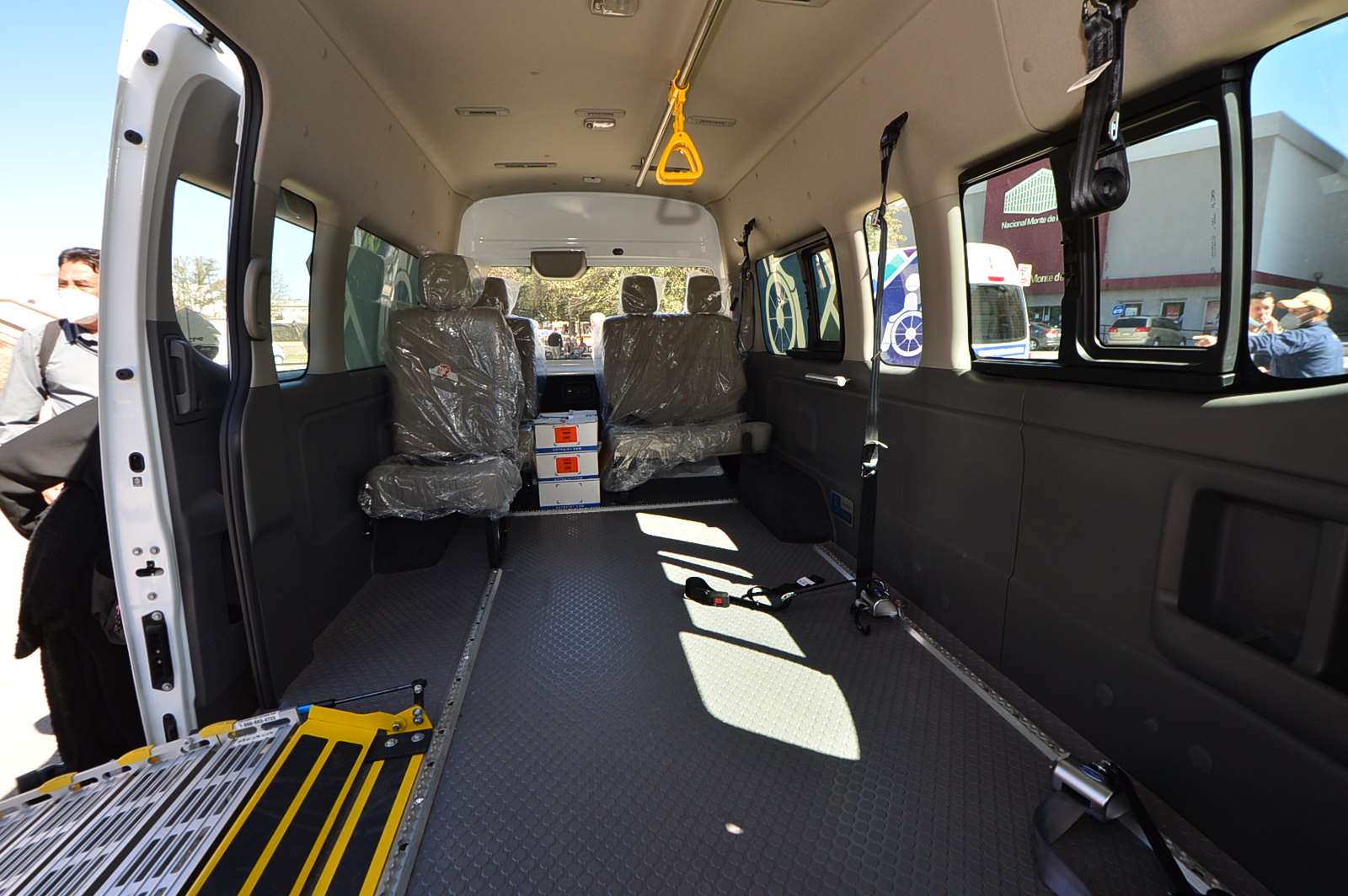 ENTREGA VEHICULOS PARA TRANSPORTE ADAPTADO 6