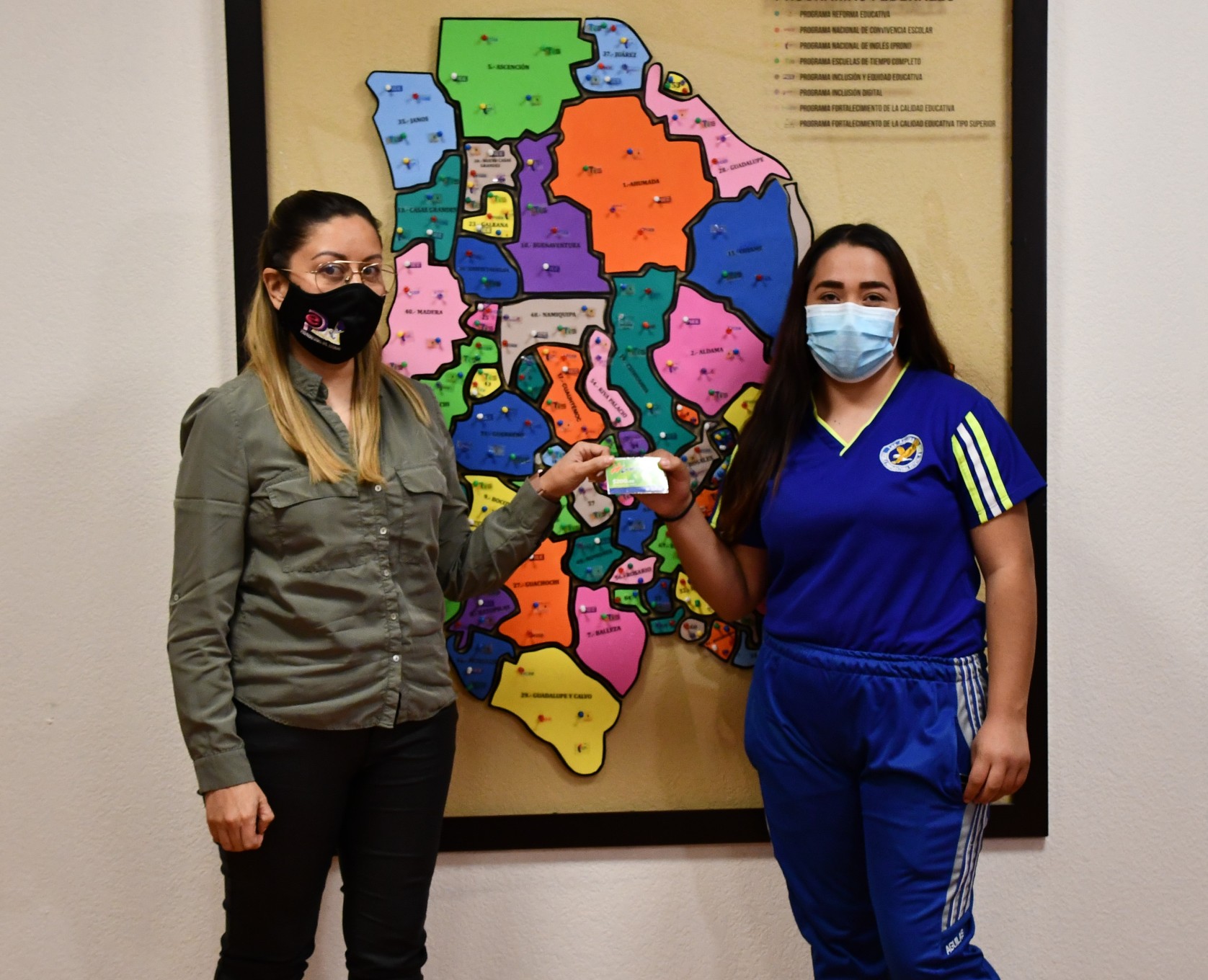 Facilitan conectividad a estudiantes de preparatoria 3 SED 5214