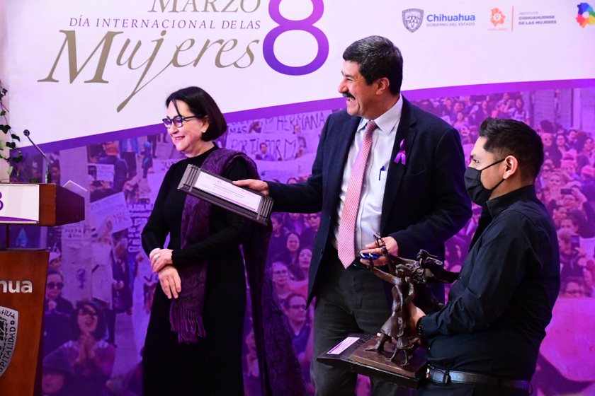 Gobernador Corral recibe reconocimiento por apoyar a la causa de las mujeres 2 3 4