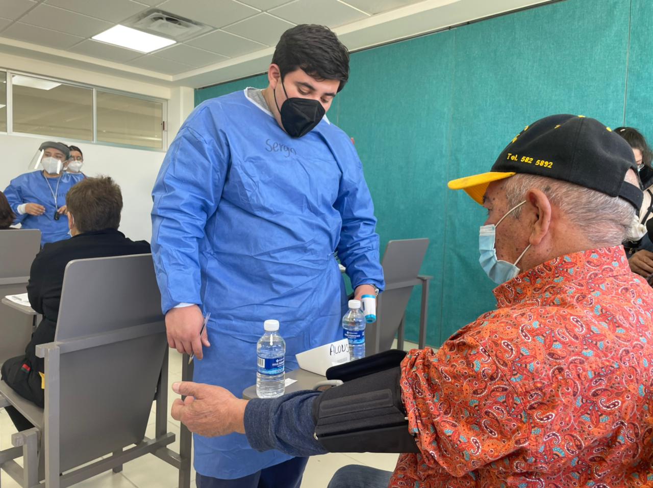 Aplicacion de vacuna anti COVID 19 4