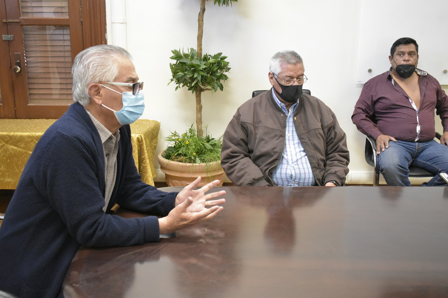 Secretario General de Gobierno atiende a taxistas que se manifiestan 4 DSC0956