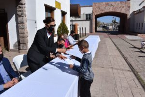 Entrega de becas academicas 2021 3 resized 20210318 031640407 2048x1367